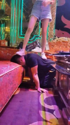 图片[2]_【禾未】KTV双女神调-骑马踩踏/舔鞋底/闻臭袜脚【三视角完整版】_绳艺套路直播视频资源网