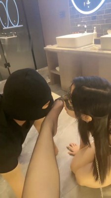 图片[3]_【反差楠熙】情侣奴发骚-舔原味脚/抽耳光/吃口水/奴下奴闻白袜_绳艺套路直播视频资源网