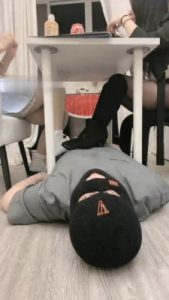【礼礼大人】双S-桌下视角-长靴/皮鞋白袜踩【双视角版】_绳艺资料库视频资源下载