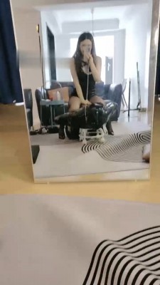 图片[2]_【松紫】胶衣束缚训练-喝圣水/强制踩踏喂食/鞭打/人体座椅_绳艺套路直播视频资源网