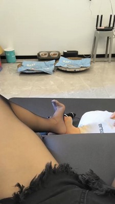 图片[6]_【瑶瑶】黑丝高跟踩地毯恋足_绳艺资料库