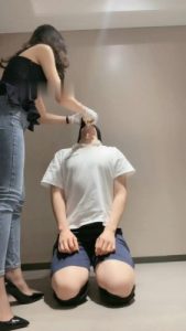 【禾未】灌圣水/高跟踩脚垫/掐乳/藤条抽_绳艺资料库视频资源下载