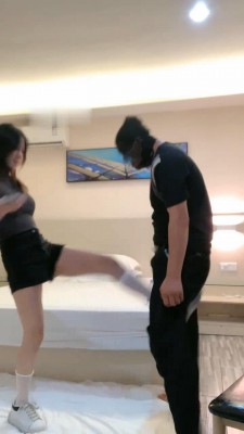 图片[5]_【LL77】女神的晨起健身运动-踢裆/踩踏/口水喷脸_绳艺资料库视频资源下载