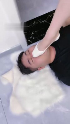 图片[4]_【麋鹿银儿】咀嚼船袜/全体重踩踏/踢踹/踩脖窒息_绳艺套路视频资源网