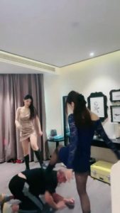 【宫雪大人】双S皮靴暴力踢踹/全体重踩踏踩头/踢裆【双视角版】_绳艺资料库