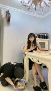 【初见】圈养家奴伺候主人吃饭/被棍棒暴躁_绳艺资料库视频资源下载