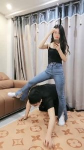 【嘉妮】运动后原味鞋袜辱/抽耳光_绳艺资料库视频资源下载