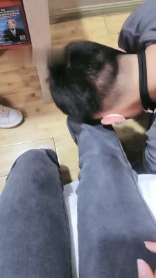 图片[6]_【嘉妮】揪耳朵/耳光/舔裸足/插嘴/转胯/全体重踩踏_绳艺套路直播视频资源网
