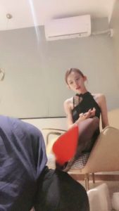 【秋秋】头顶鞋子/多双脏鞋子闻舔/耳光抽_绳艺资料库视频资源下载