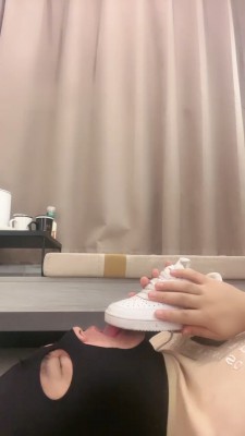 图片[8]_【汐月】闻舔小白鞋/白袜/裸足_绳艺资料库视频资源下载
