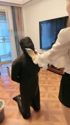 图片[4]_【沅芷大人】开发博主小姐姐当S首调-踩踏/骑马sp/鞋底耳光_绳艺资料库视频资源下载