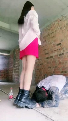 图片[6]_当前位置： 首页直播视频正文 【宸宸】双S-户外工地处刑-踩踏踢踹/舔泥土棒棒糖/钢管压手碾踩_绳艺套路直播视频资源网
