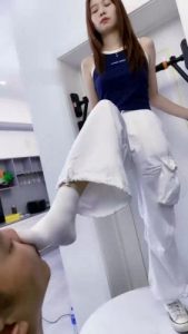 【麋鹿银儿】闻舔高帮匡威原味白袜/踩踏喂食_绳艺资料库视频资源下载
