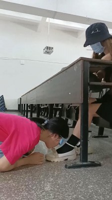 图片[4]_【爱可呀】教室大冒险-女慕随机清理素人鞋子_绳艺资料库视频资源下载