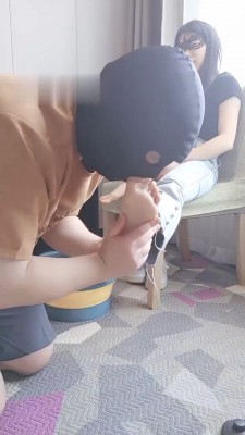 图片[6]_【昆山三寸】小白鞋船袜气味羞辱/踩踏喂食_绳艺套路直播视频资源网