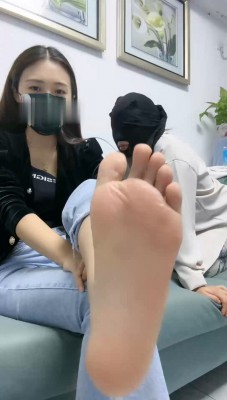 图片[2]_【雅妈妈】闺蜜偷闻我丝袜的下场_绳艺套路直播视频资源网
