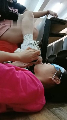 图片[6]_【爱可呀】教室大冒险-女慕随机清理素人鞋子_绳艺资料库视频资源下载