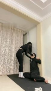 【桃幼幼】瑜伽女神虐打家奴/气味羞辱/暴力踢踹_绳艺资料库视频资源下载