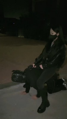 图片[5]_【桃幼幼】小区楼下长靴遛狗_绳艺资料库视频资源下载