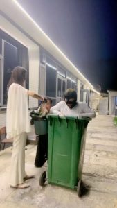 【沅芷大人】把狗囚禁在垃圾桶里_绳艺资料库视频资源下载