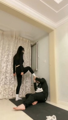 图片[2]_【桃幼幼】瑜伽女神虐打家奴/气味羞辱/暴力踢踹_绳艺资料库视频资源下载