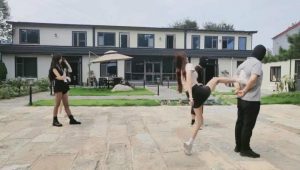 【沅芷大人】3S轮流飞踹狂踹双奴/全体重踩踏【双视角版】_绳艺资料库视频资源下载