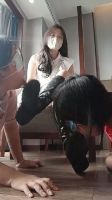 图片[4]_【爱可呀】双母畜争抢伺候-碾头踩踏/清理脏靴/胯下跪拜_绳艺套路直播视频资源网