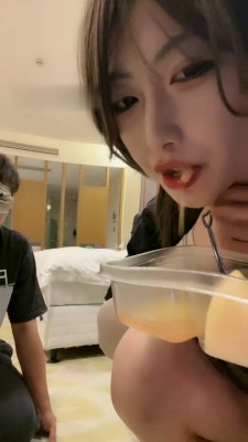 图片[2]_【美知瑠】黑棉袜捂脸窒息/咀嚼物口吐喂食_绳艺套路直播视频资源网