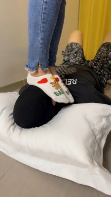 图片[2]_【子橘】原味白船袜全体重踩脸_绳艺套路直播视频资源网