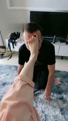 图片[8]_【猫神大人】转胯鞭打/运动鞋原味脚踩脚垫/喝洗脚水_绳艺资料库视频资源下载