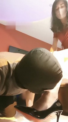 图片[2]_【米小唐】高跟美腿踩狗恋足调_绳艺套路直播视频资源网