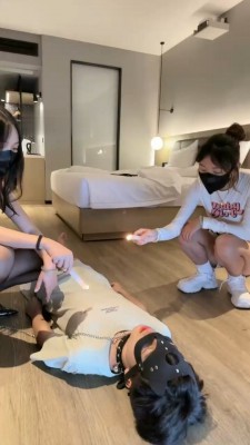 图片[4]_【尤物】双S-素人大学生入圈-骑马滴蜡/踩踏喂食/闻白袜黑丝_绳艺套路直播视频资源网