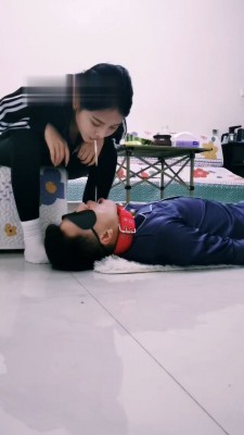 图片[4]_【徐婉琪】袜子泡圣水/耳光/内裤套头/圈养狗笼_绳艺资料库视频资源下载