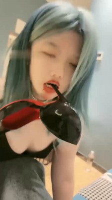 图片[2]_【桃幼幼】发骚闺蜜下跪做狗/袜子塞嘴_绳艺资料库视频资源下载