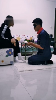 【徐婉琪】袜子泡圣水/耳光/内裤套头/圈养狗笼_绳艺资料库视频资源下载