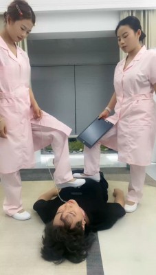 图片[2]_【伊诺】双护士小姐姐-踩踏喂食/转胯骑马_绳艺套路直播视频资源网