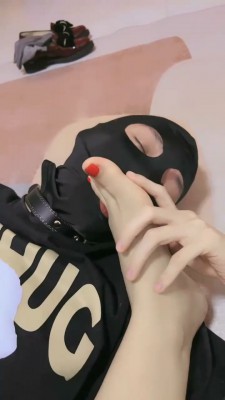 图片[2]_【瑄瑄】迷恋裸足狂舔/皮鞋长筒袜【完整版】_绳艺套路直播视频资源网