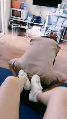 图片[2]_【大连雪主】运动鞋白袜全体重踩踏_绳艺资料库视频资源下载