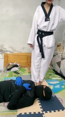 图片[4]_【孤傲女帝】腿绞/踩脸踩脖子/手脚耳光/窒息_绳艺资料库视频资源下载