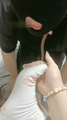 图片[5]_【欣欣子】圣水新玩法-水果榨汁/骑马耳光鞭打踩踏_绳艺套路直播视频资源网