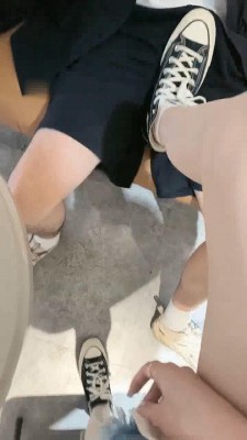图片[2]_【暴力美学】咖啡厅随机开发素人小哥-踹裆闻鞋/下跪腿绞_绳艺资料库视频资源下载