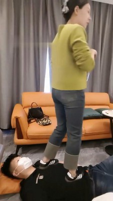 图片[5]_【彼岸花开】素人S运动鞋裸足踩踏_绳艺资料库