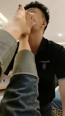 图片[3]_【彼岸花开】素人S运动鞋裸足踩踏_绳艺资料库