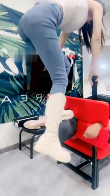 图片[9]_【兔兔大人】长靴各种全体重踩踏_绳艺资料库视频资源下载