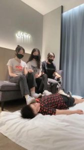 【尤物】4S-开发女大学生-跪拜踩头/钻胯骑马/踩踏腿绞【完整版】_绳艺资料库视频资源下载