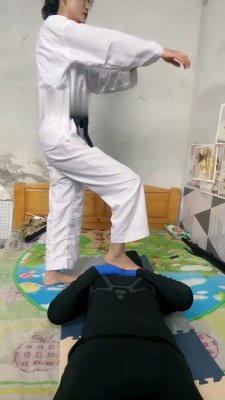 图片[3]_【孤傲女帝】腿绞/踩脸踩脖子/手脚耳光/窒息_绳艺资料库视频资源下载