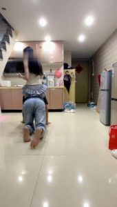 【香菜】女神范-白袜白鞋气味羞辱/踩脚垫/嘴洗白袜_绳艺资料库视频资源下载