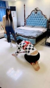 【果儿】双S-狗笼圈养虐打抖M邻居【中部-双视角版】_绳艺资料库视频资源下载