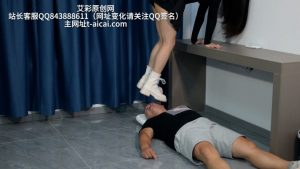 超长时间暴踩狗头,光脚穿靴子跳踩头部,脸上鞋印清晰可见_绳艺资料库
