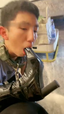 图片[12]_【反差楠熙】靴下/胯下辱绿帽废物东西_绳艺资料库视频资源下载